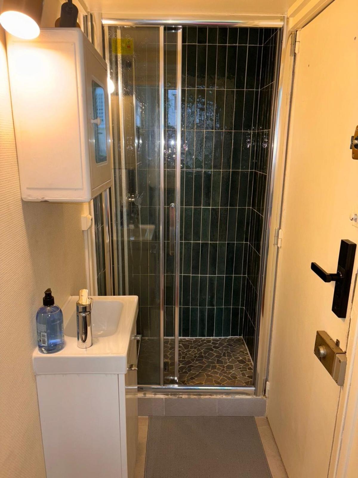 Charmante Place A Deux Pas De La Tour Eiffel Homestay *
