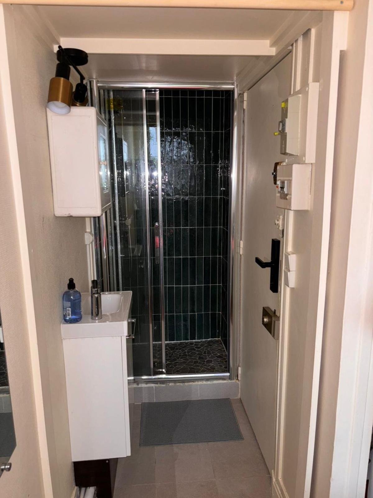 Homestay Charmante Place A Deux Pas De La Tour Eiffel Paris
