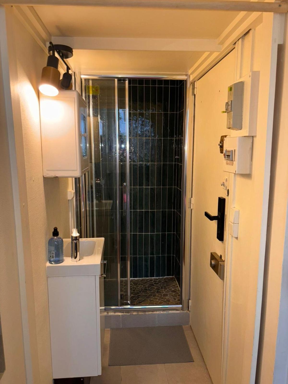 Charmante Place A Deux Pas De La Tour Eiffel Homestay *