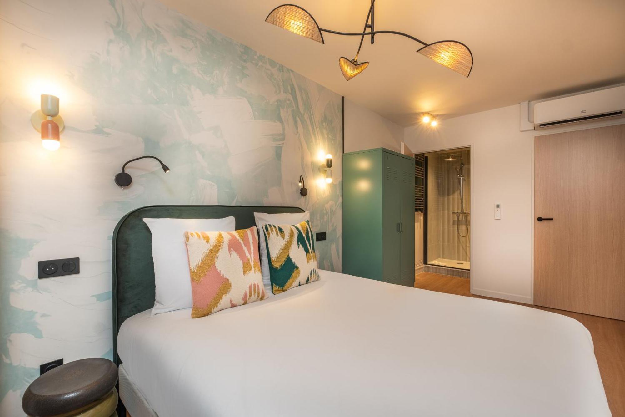 West Aparthotel *