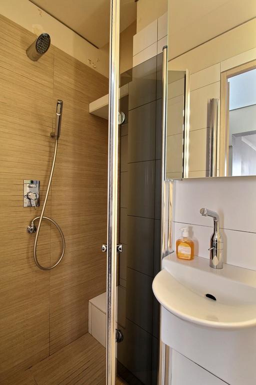 Apartment Studio Saint Roch Paris