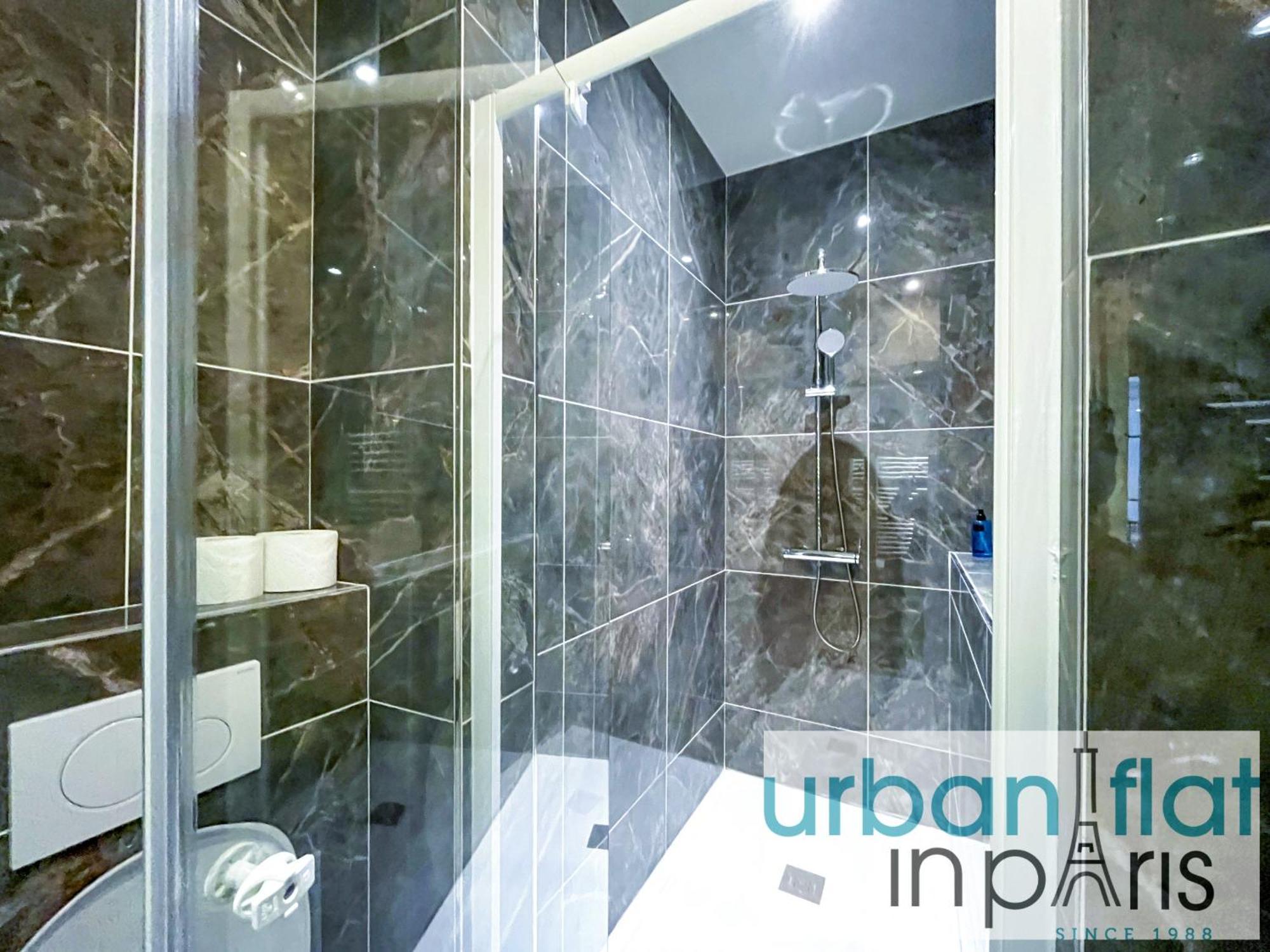 Urban Flat 63 - Beautiful 3 Bedroom Flat Champs-elysees * Paris