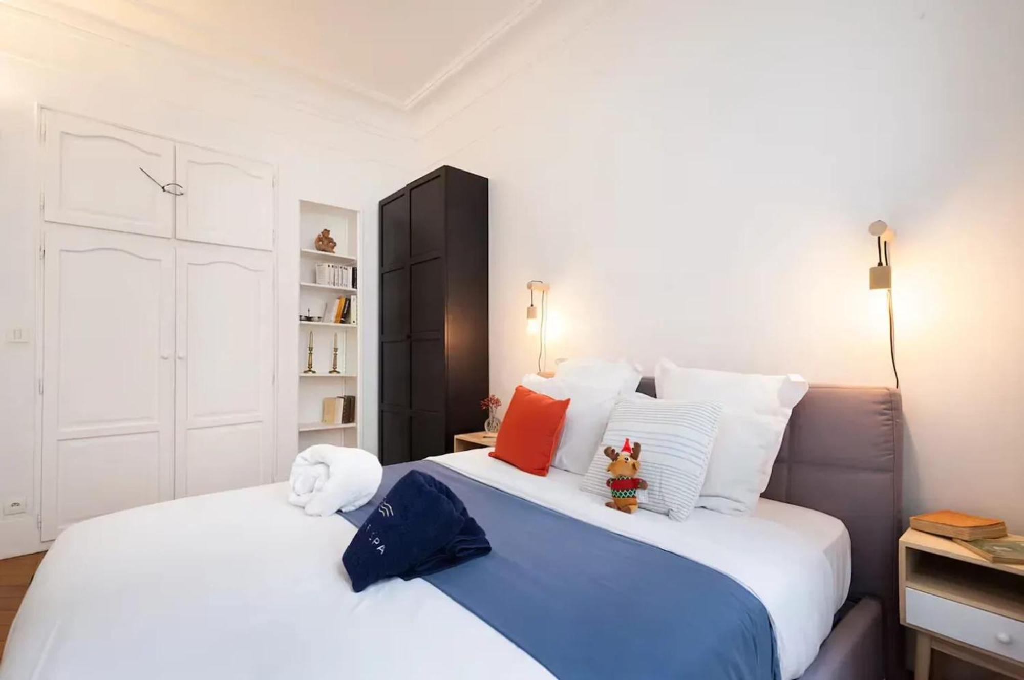 Apartment Moderne A Pres Des Champs-elysees Paris