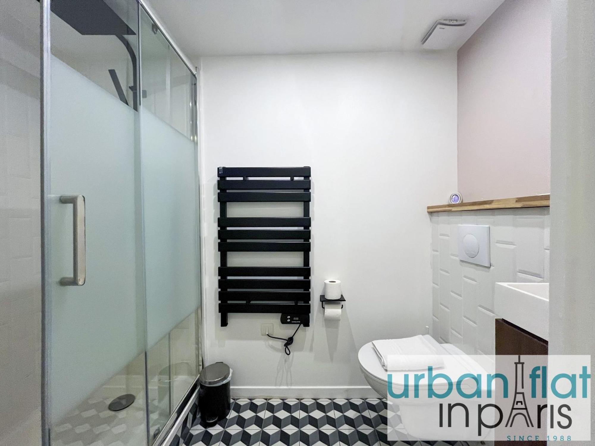 Urban Flat 194 - Spacious 3 Bedroom Montmartre Apartment