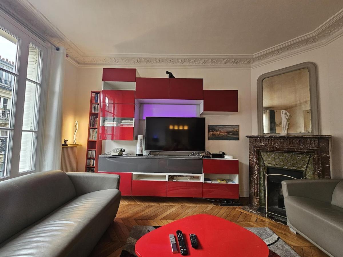 Montmartre Beautiful 67 M2 With Gym & Balcony Apartment *
