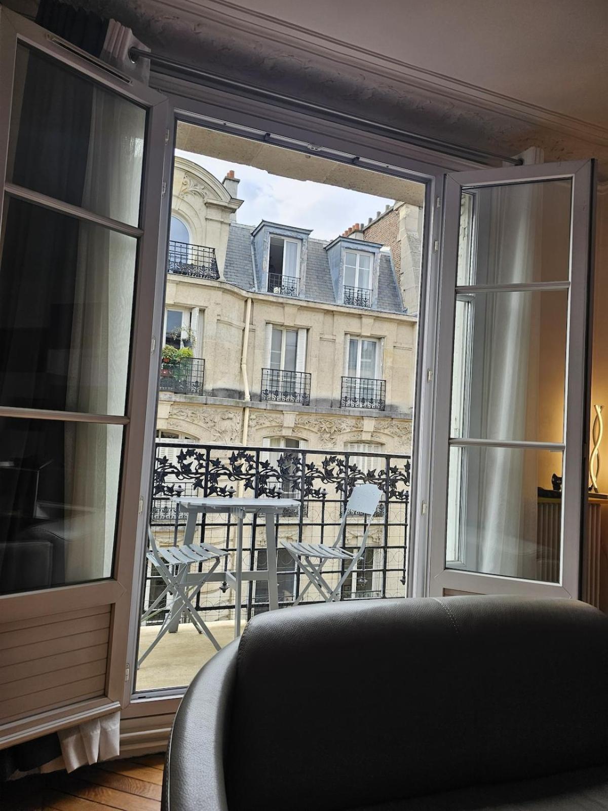 Apartment Montmartre Beautiful 67 M2 With Gym & Balcony Paris