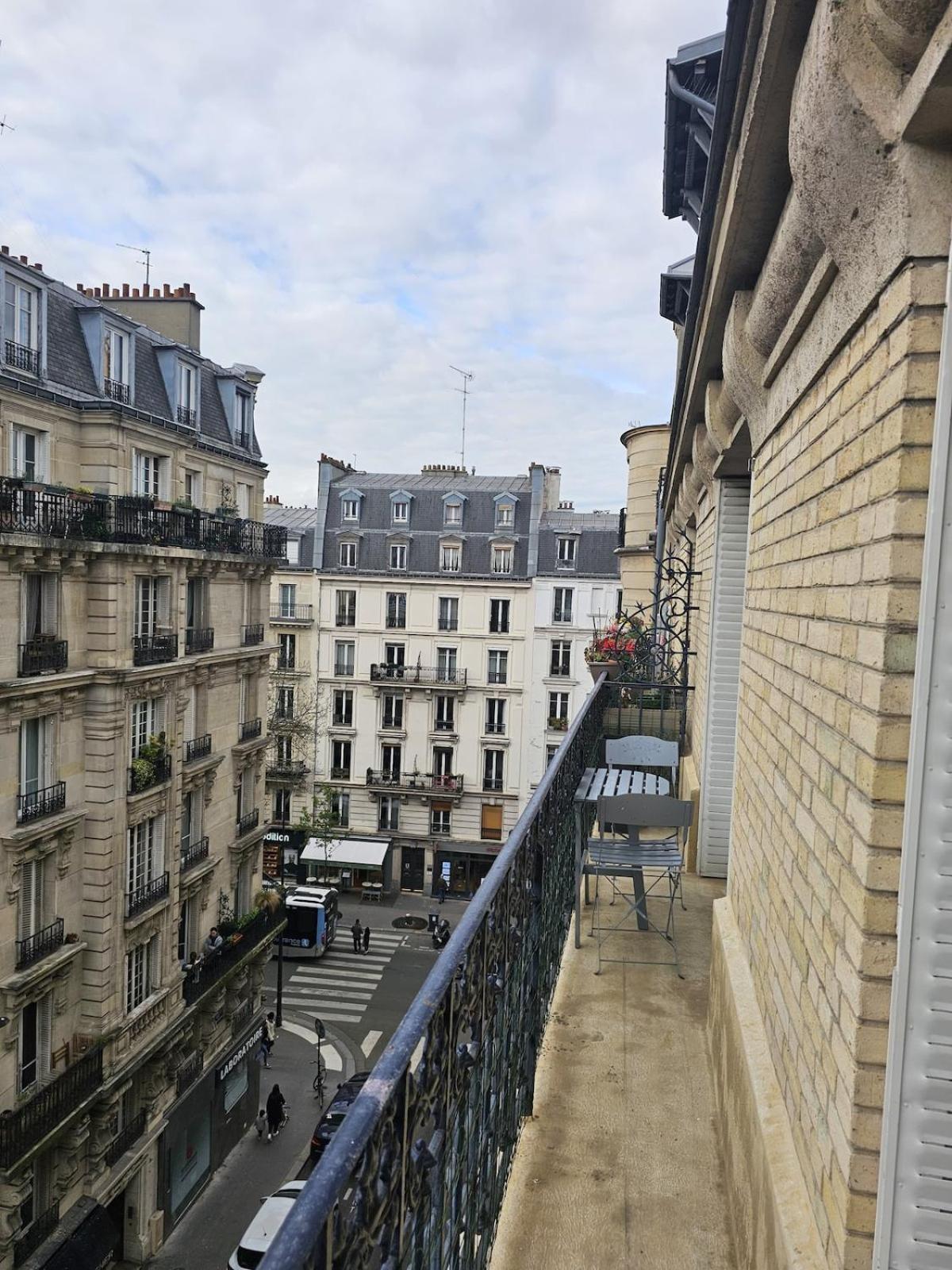 Montmartre Beautiful 67 M2 With Gym & Balcony Apartment *