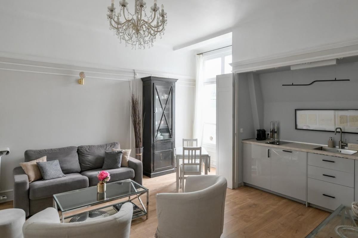 Chic On The Champs-elysees With Ac Apartment Paris