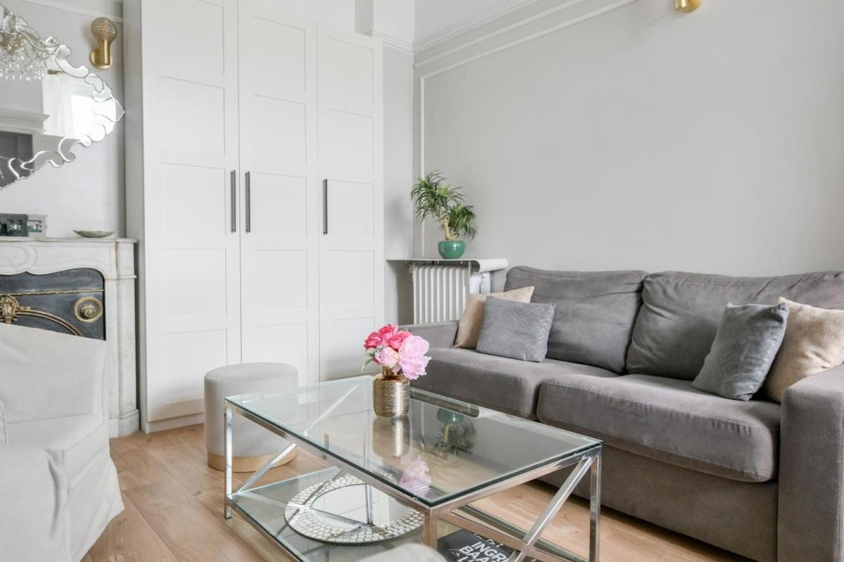 Chic On The Champs-elysees With Ac Apartment Paris