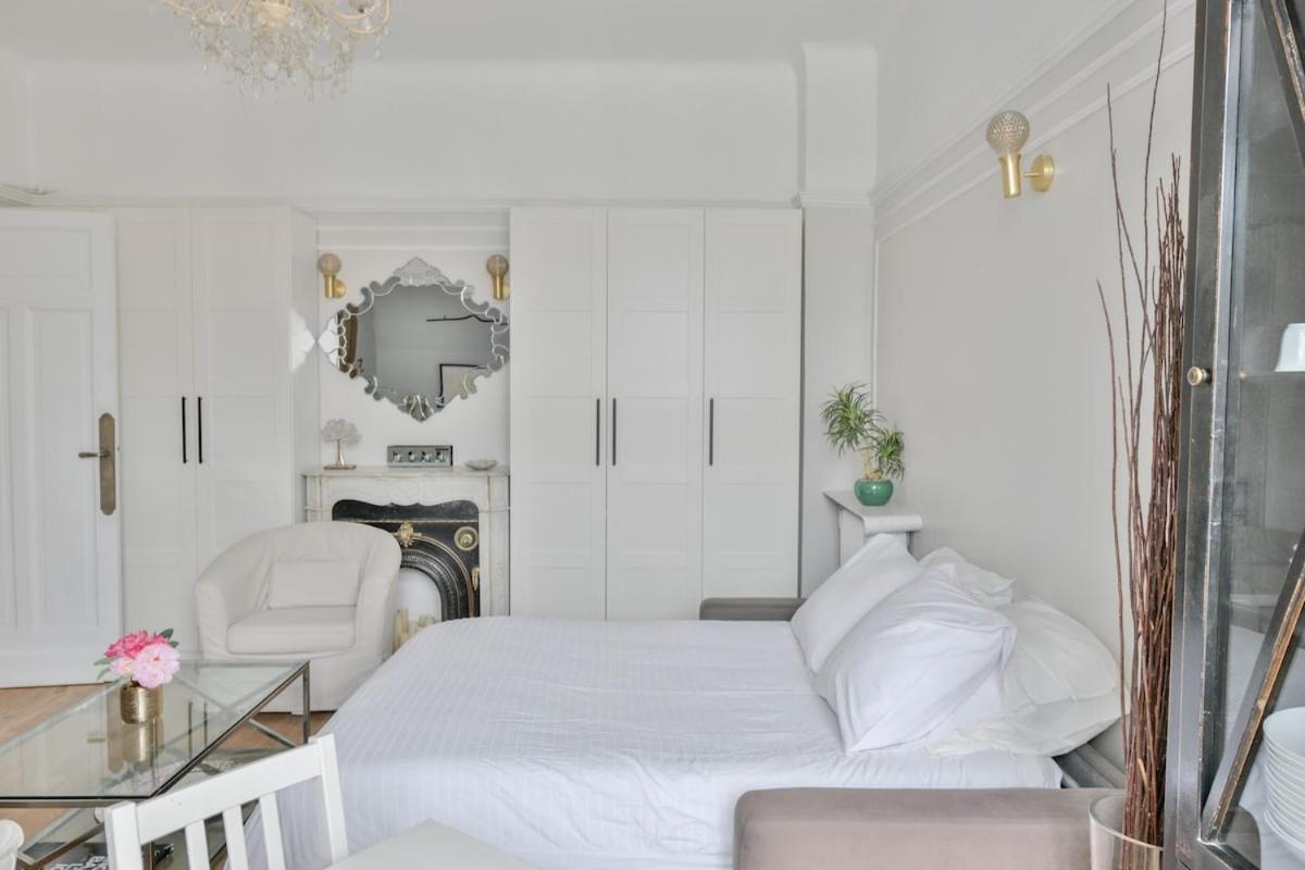 Chic On The Champs-elysees With Ac Apartment Paris