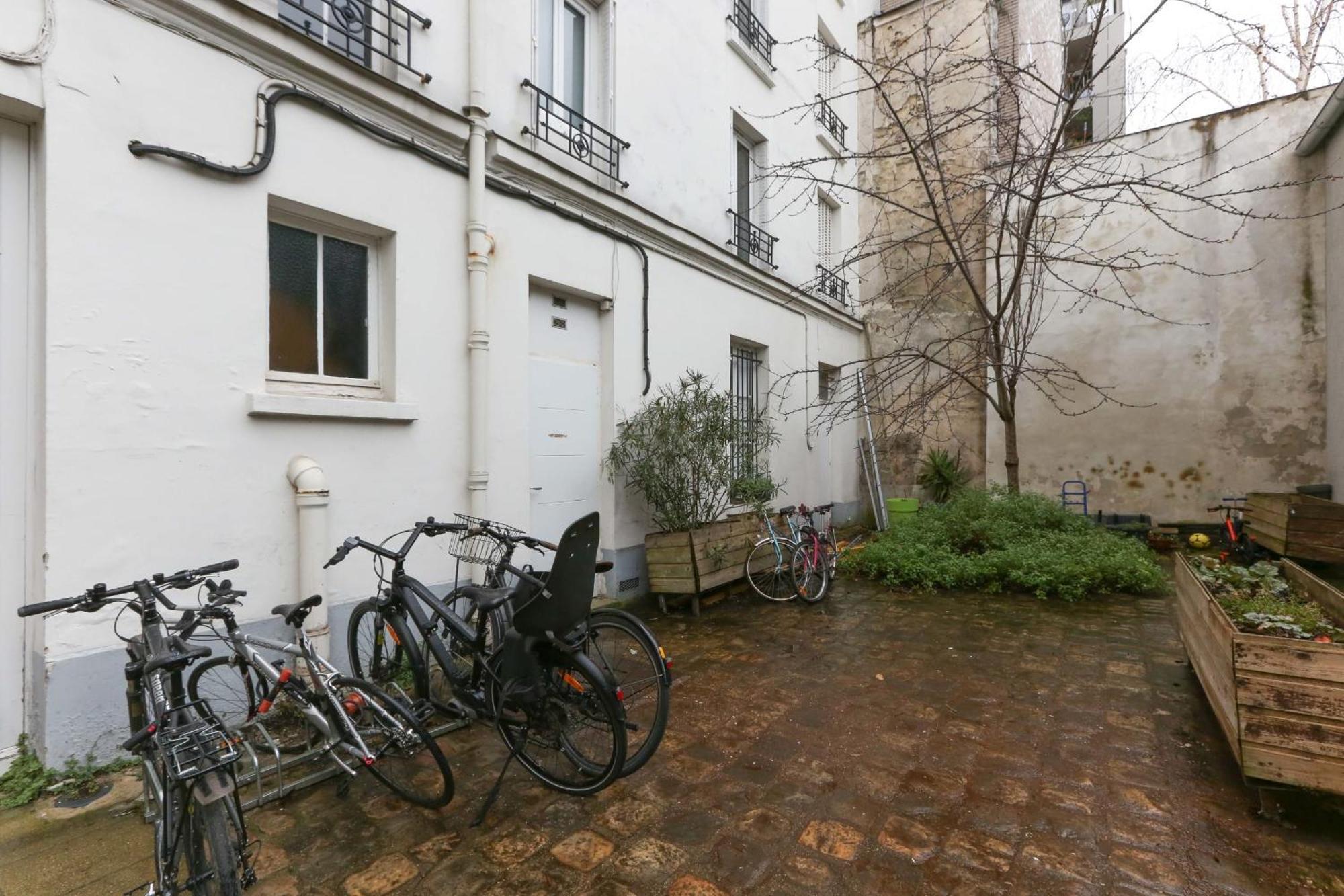 And Comfortable Apartment Paris