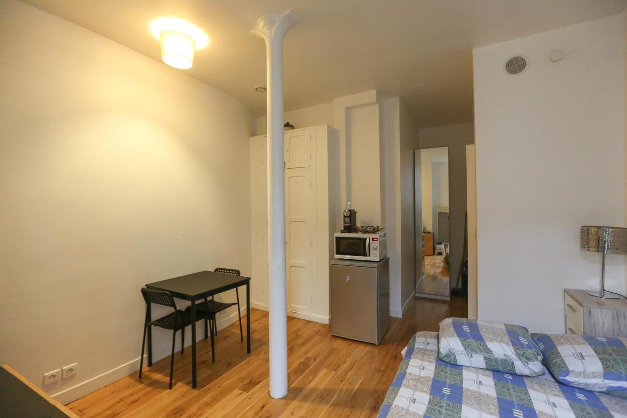 Apartment And Comfortable Paris