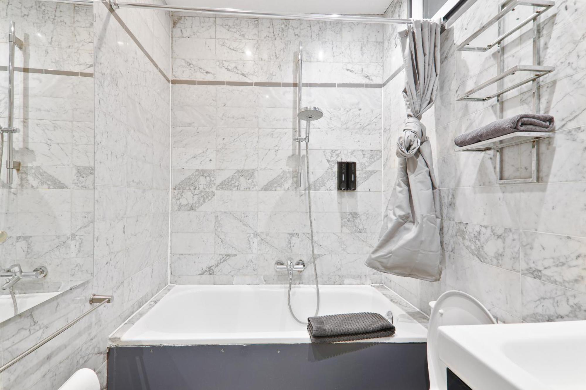 Quartier Champs-elysees Free Netflix Apartment Paris