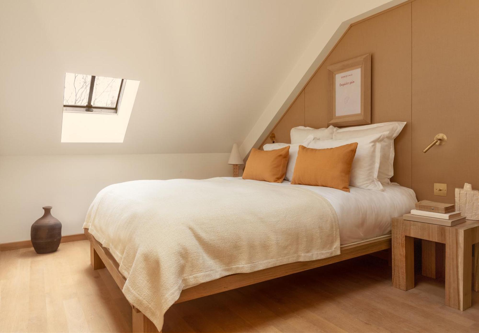 Elysee Montmartre Hotel