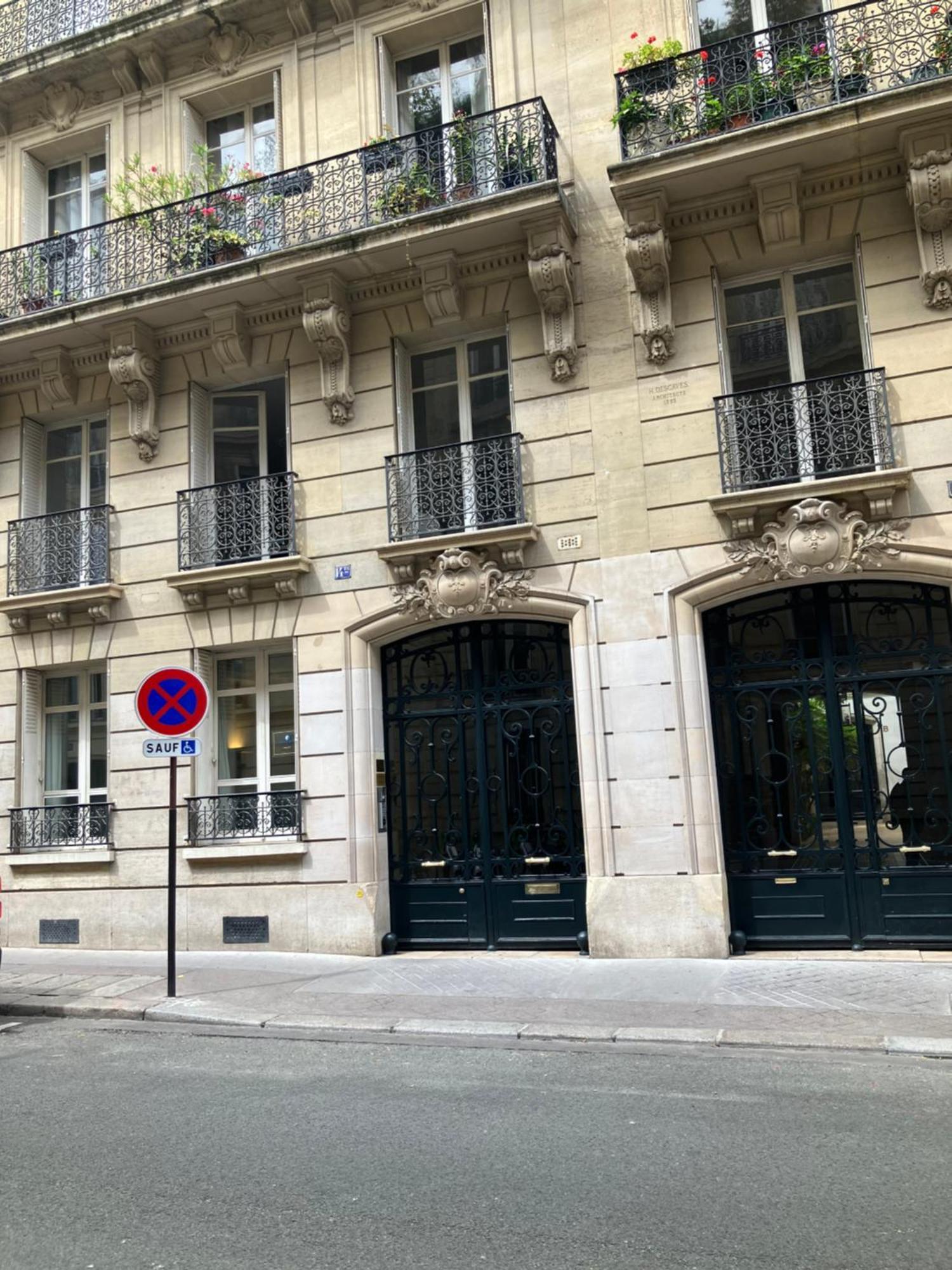 Acomodação com café da manhã  Capitale Saint Lazare *