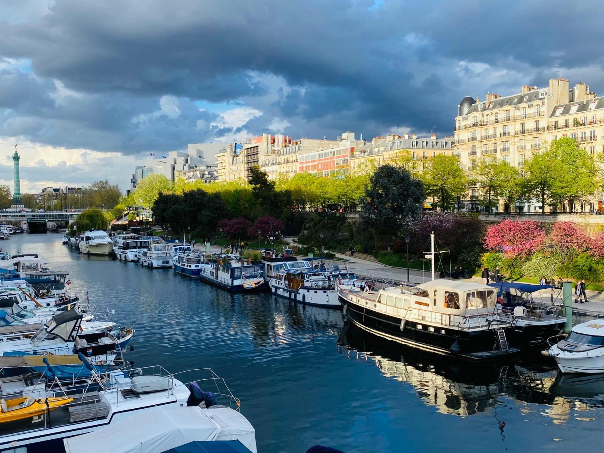Camparis - - D'hotes Couette-café Paris