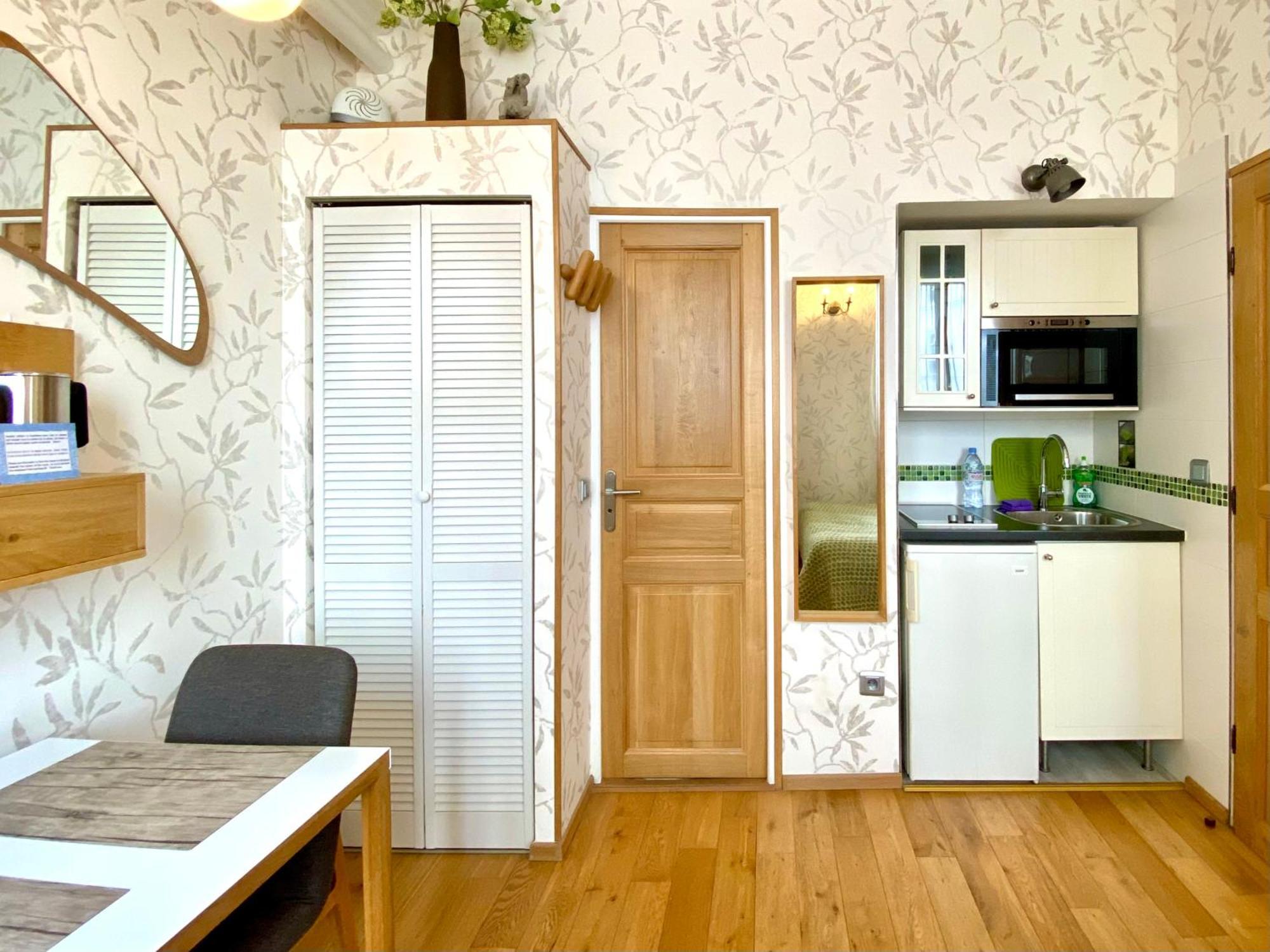Camparis - - D'hotes Couette-café *