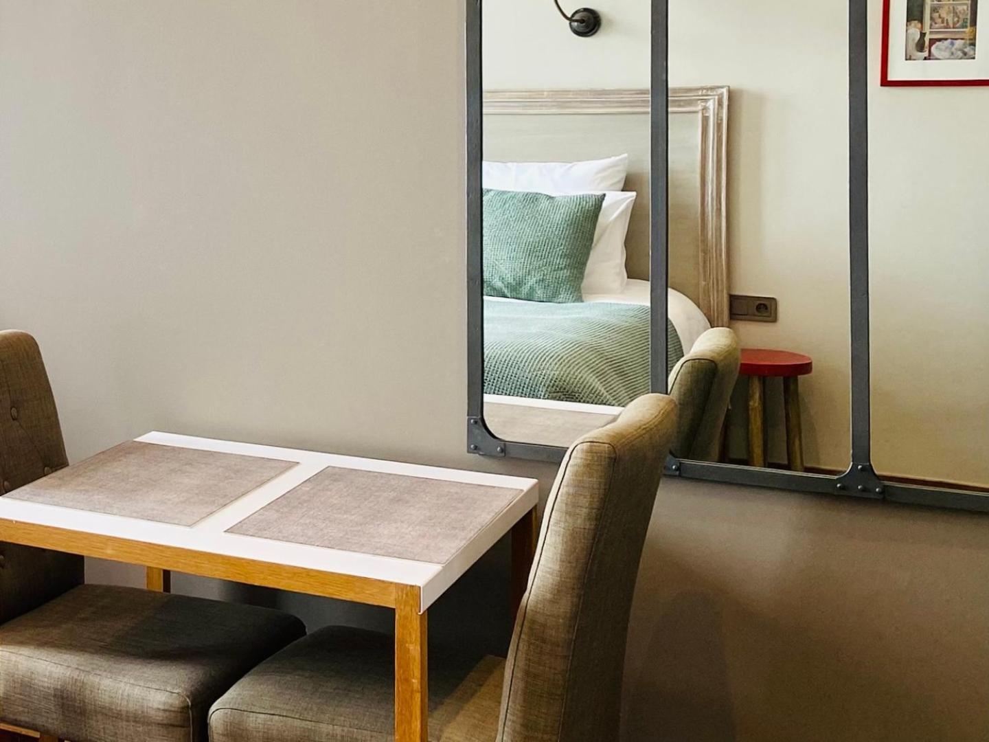 Couette-café Camparis - - D'hotes Paris