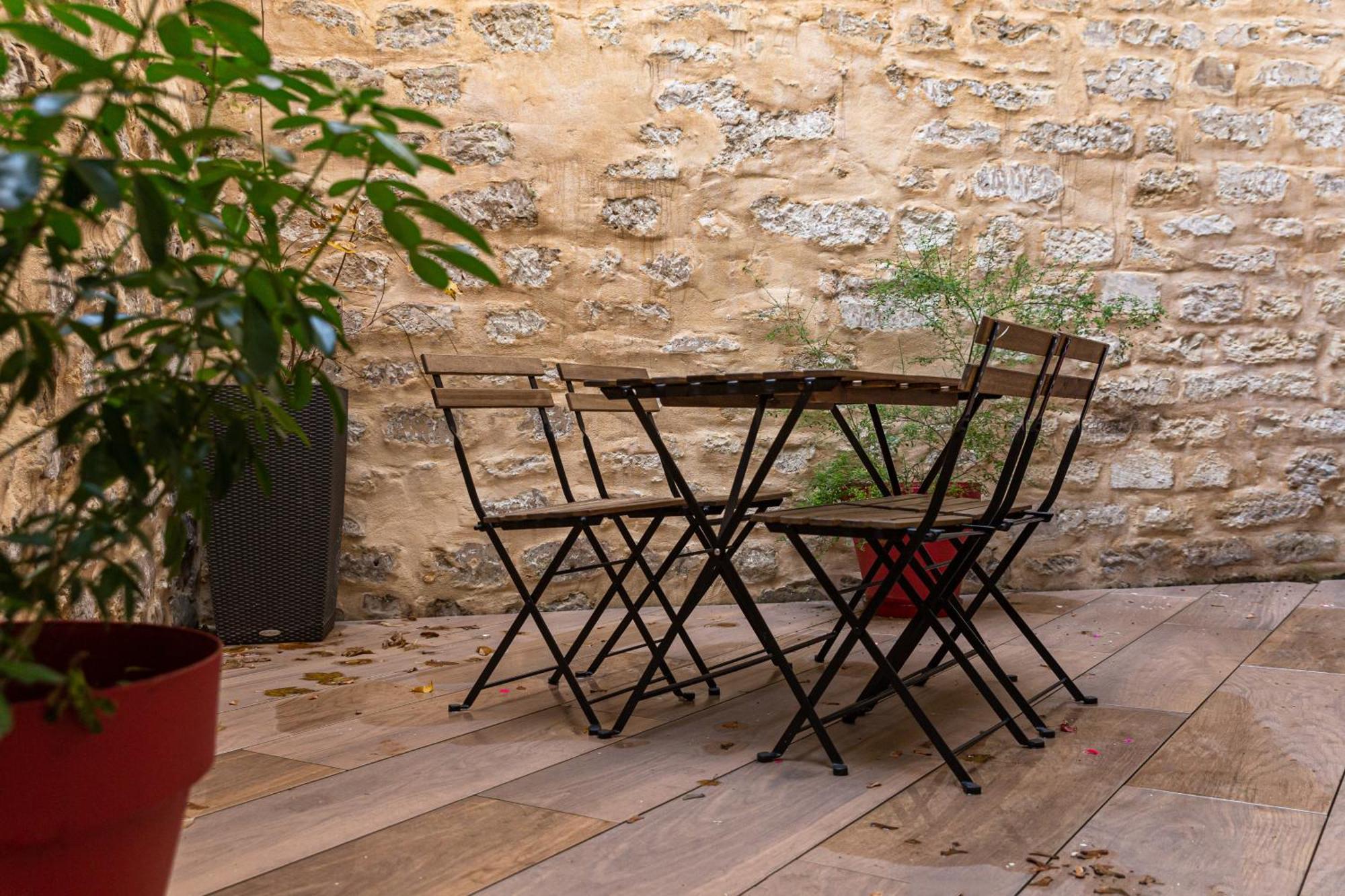 Le Charme De Montmartre - Patio Prive-sacre-coeur - Parking Gratuit - Metro Anvers Apartment