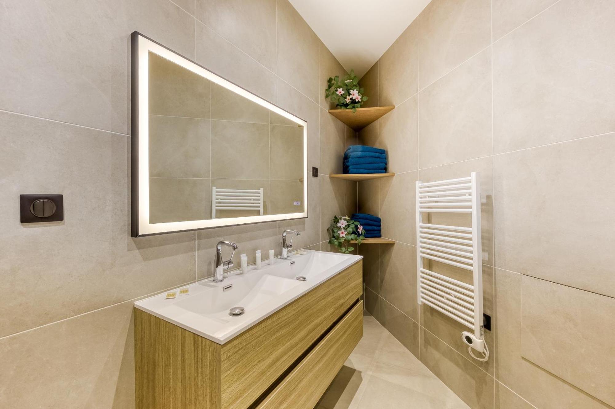 Apartment Le Charme De Montmartre - Patio Prive-sacre-coeur - Parking Gratuit - Metro Anvers