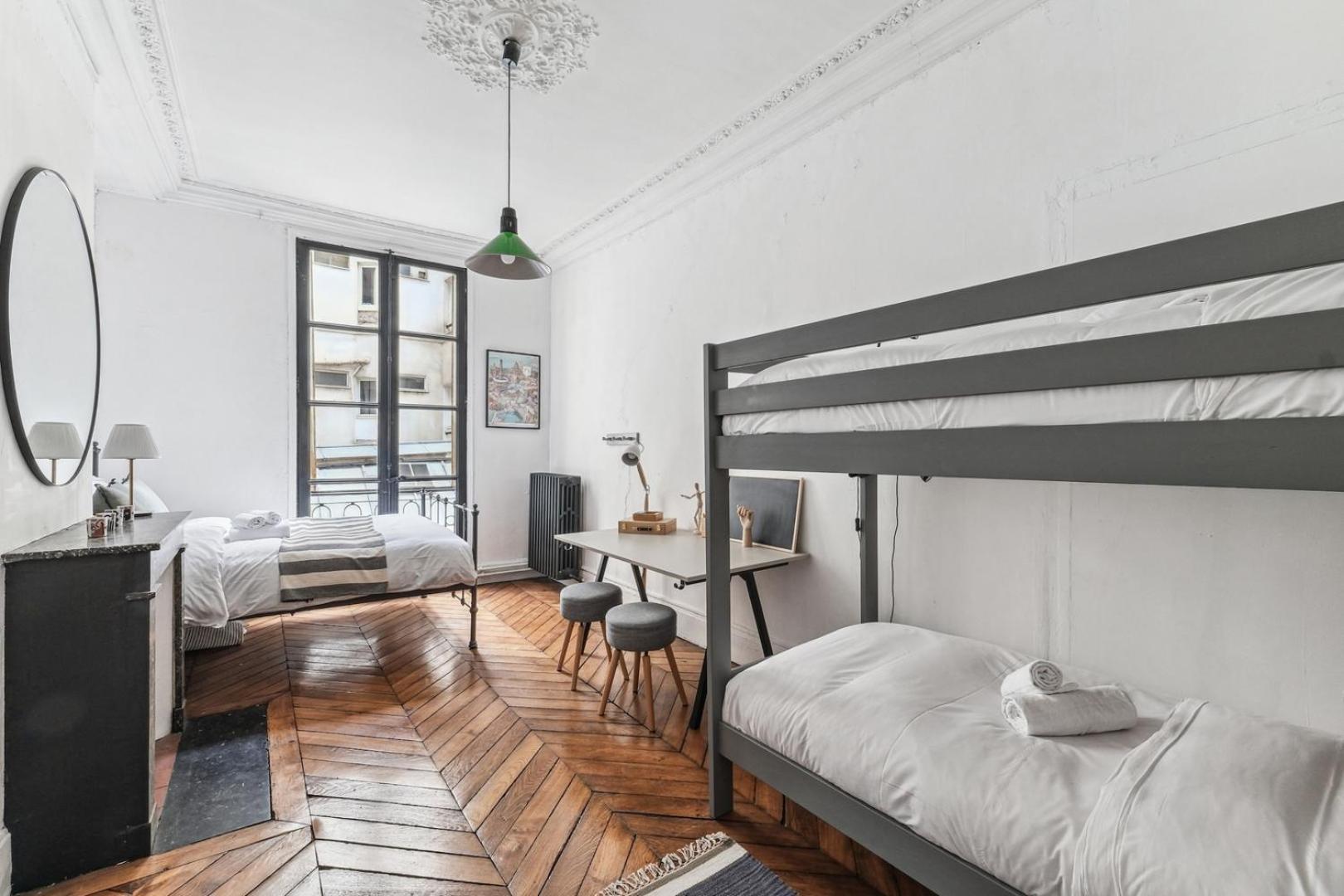 Bnbnook - Luxury 4br 2ba - De & Louvre Apartment