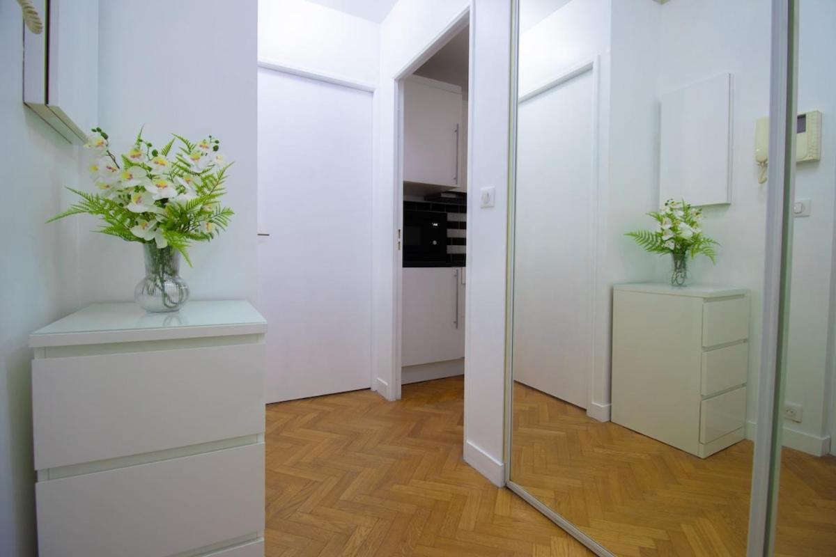 Apartment Stylish Escape In The Vibrant 11th Arrondissement Paris