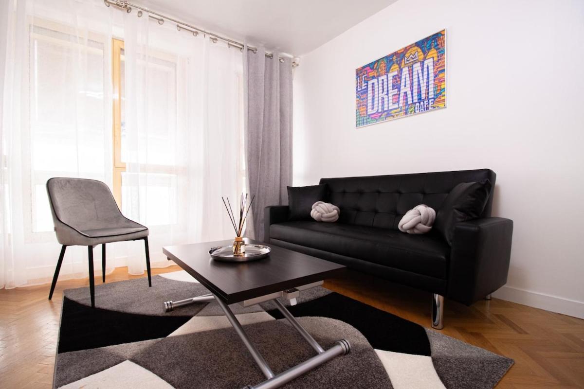 Stylish Escape In The Vibrant 11th Arrondissement Apartment Paris