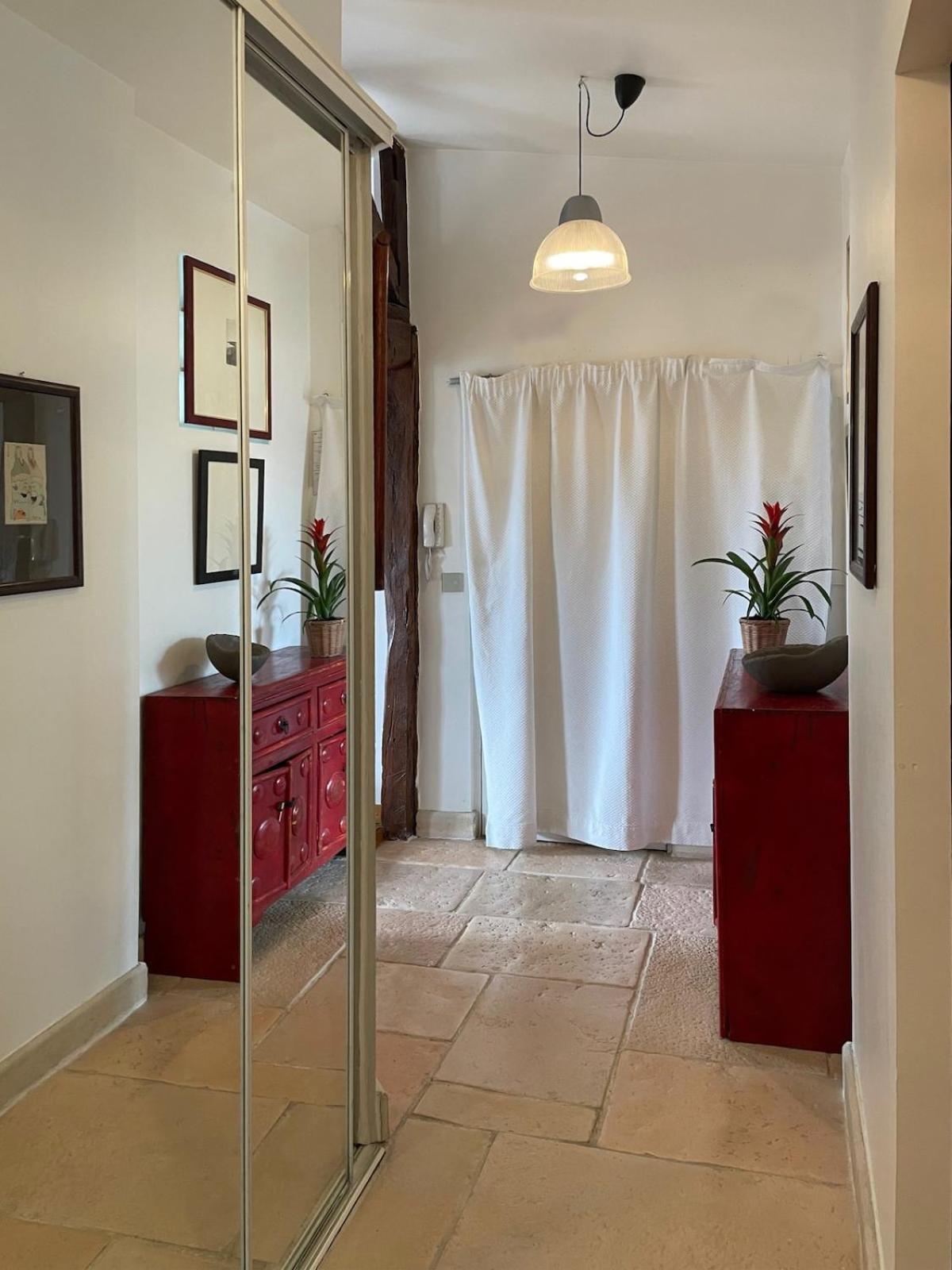 Apartment Odeon 1 Bedroom, Ac, Lift, Terrace, Garage