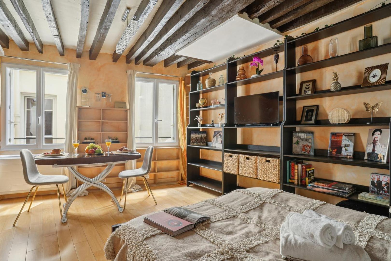 Bnbnook - Cozy In Historic Le Marais Apartment *