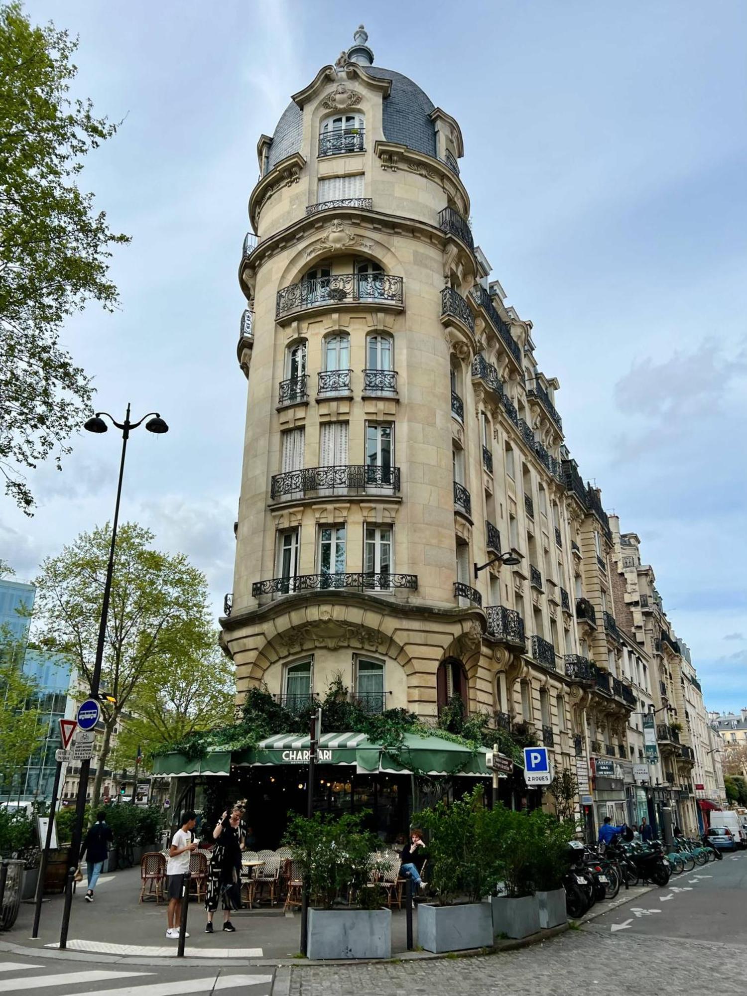 Unique Near Notre-dame Apartment *