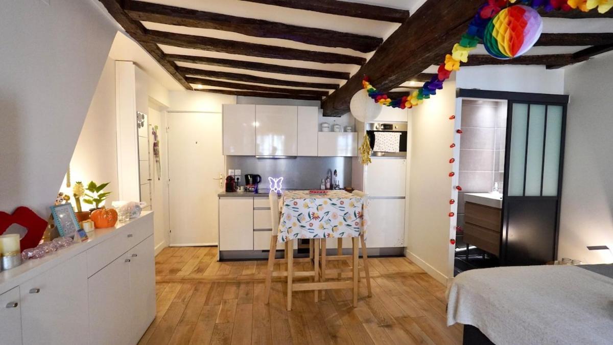 Apartment 01 Grand At Rambuteau Paris