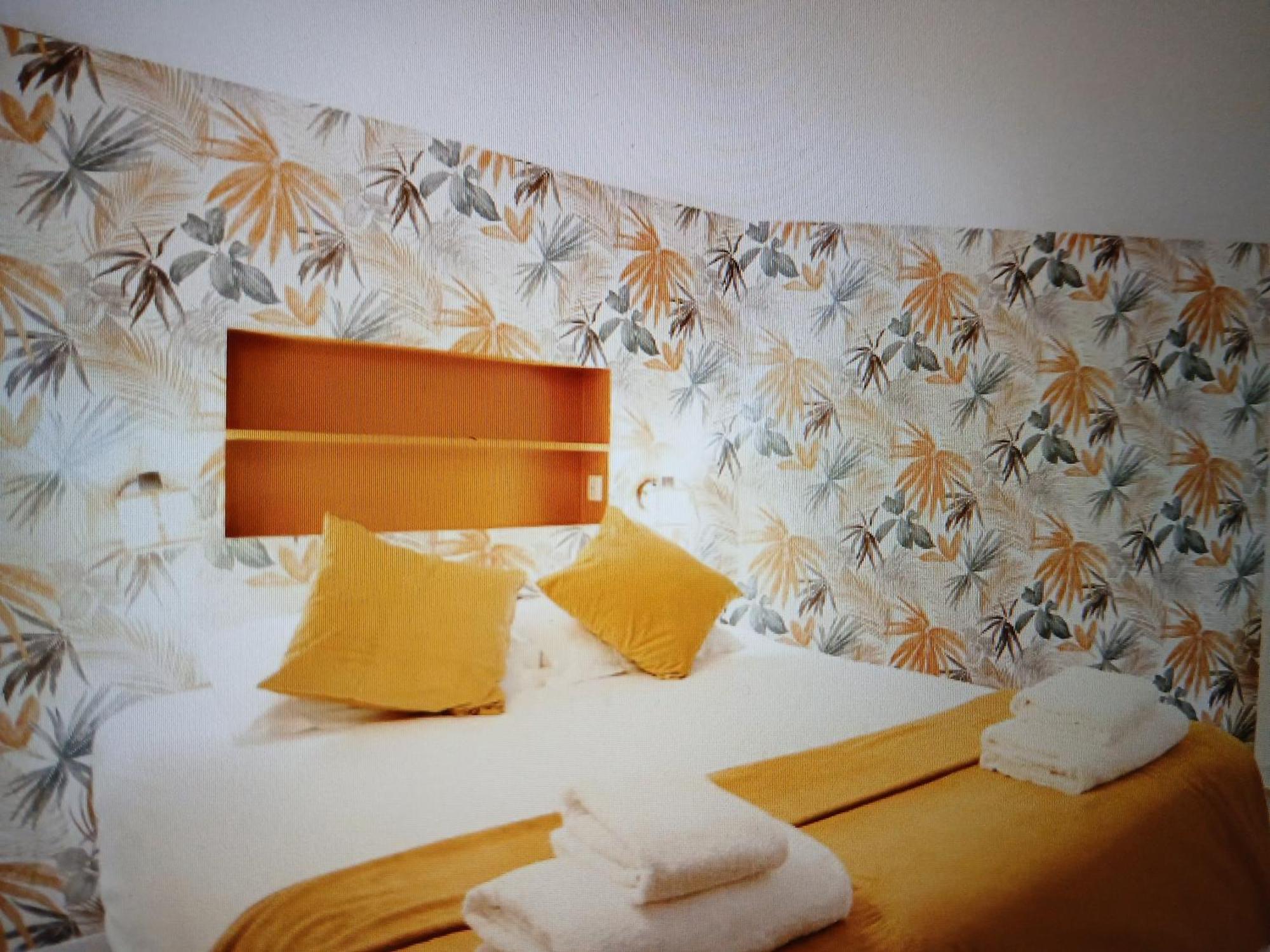 6 Arr Apartment
