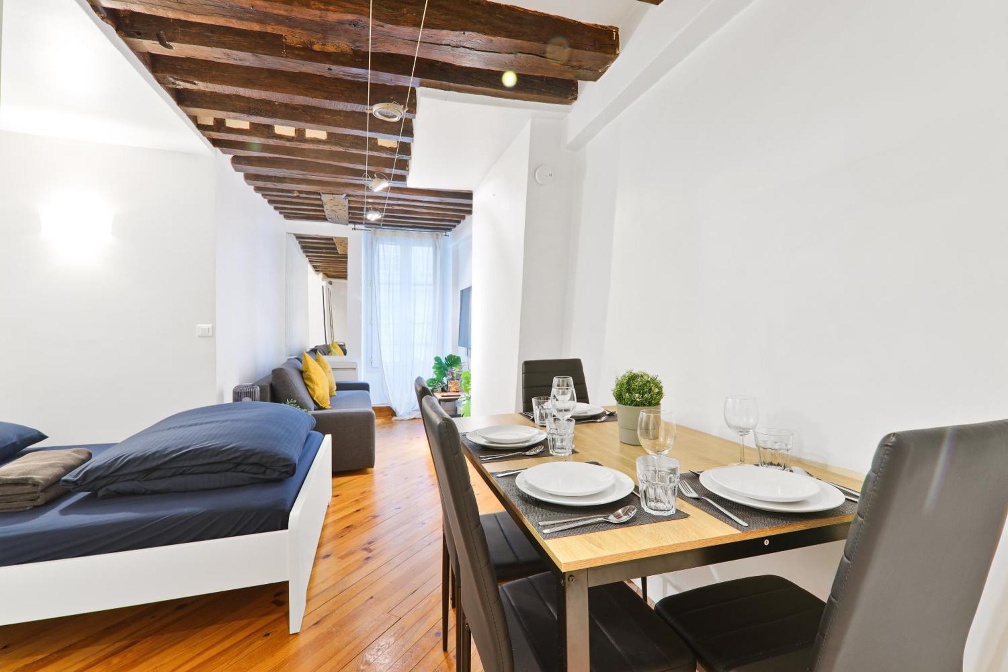 Quartier Les Marais Free Netflix Apartment