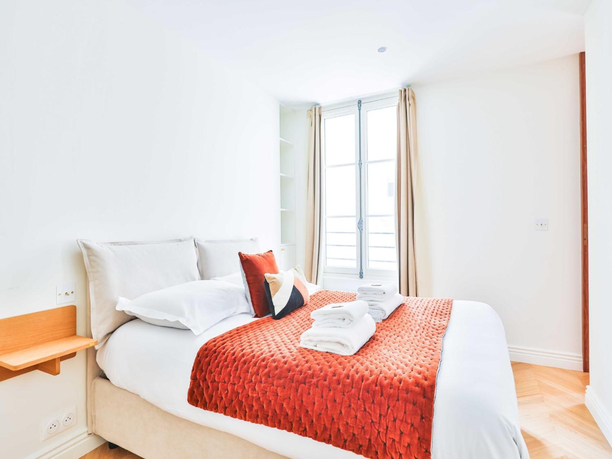 Beautiful Modern 3 Bdr 6p C Ur De Apartment *