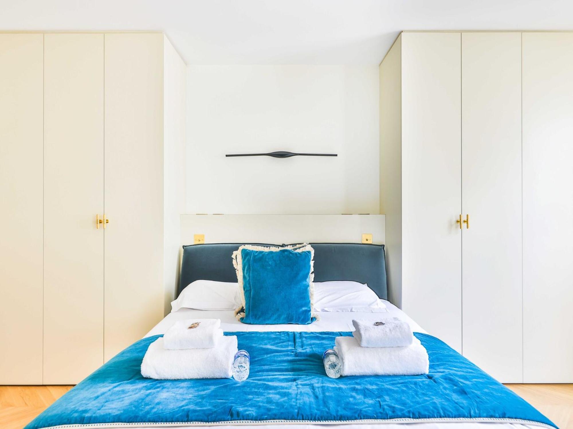 Beautiful Modern 3 Bdr 6p C Ur De