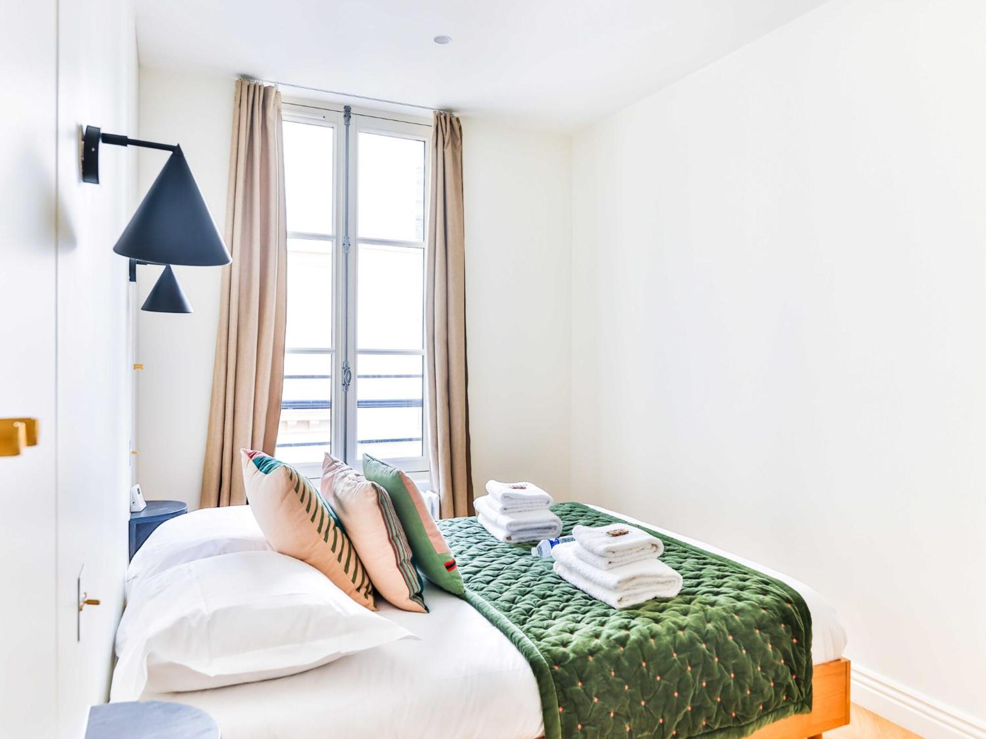 Beautiful Modern 3 Bdr 6p C Ur De Apartment *