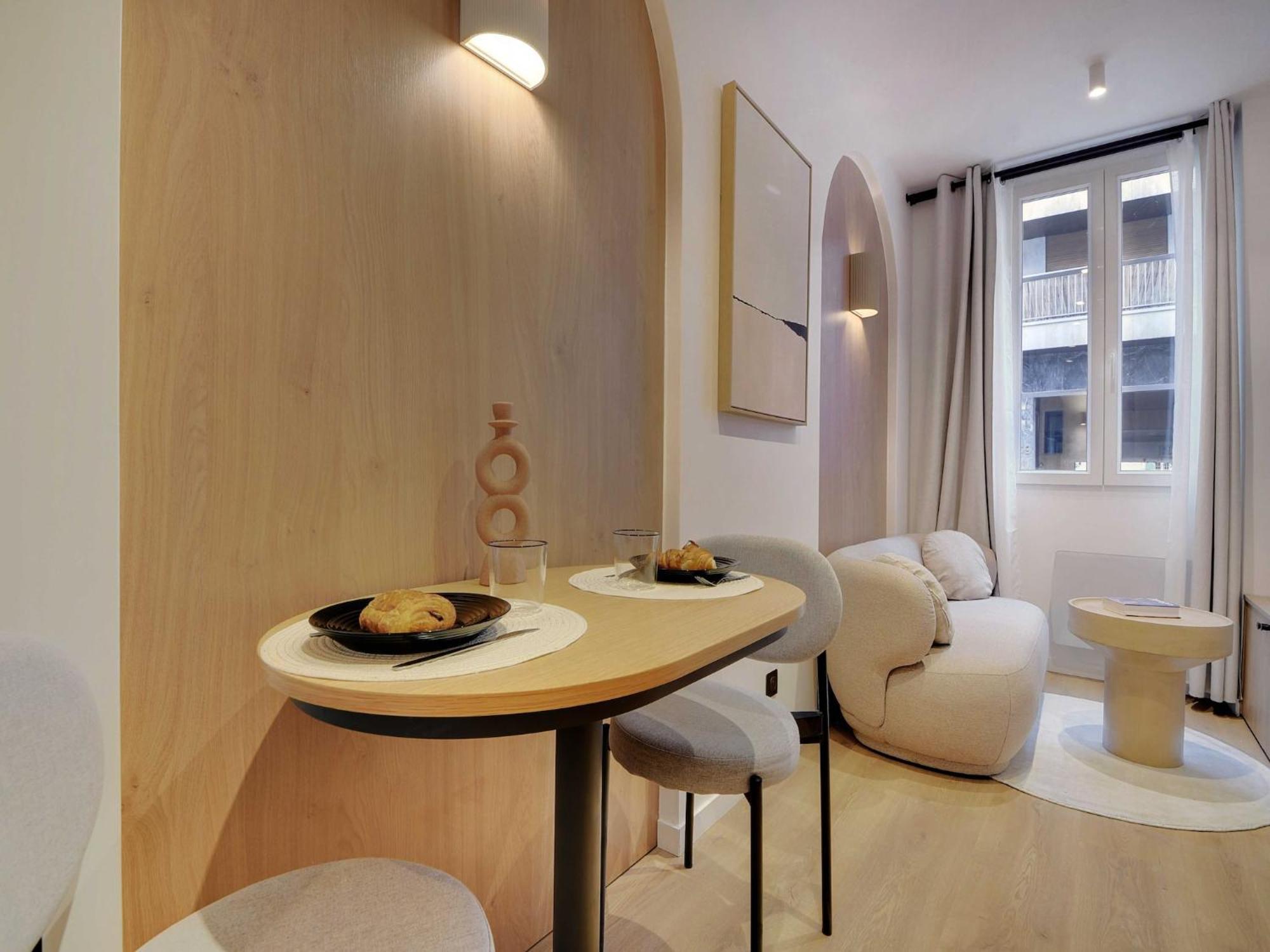 Charming - 16th District - Mobility Lease Apartment