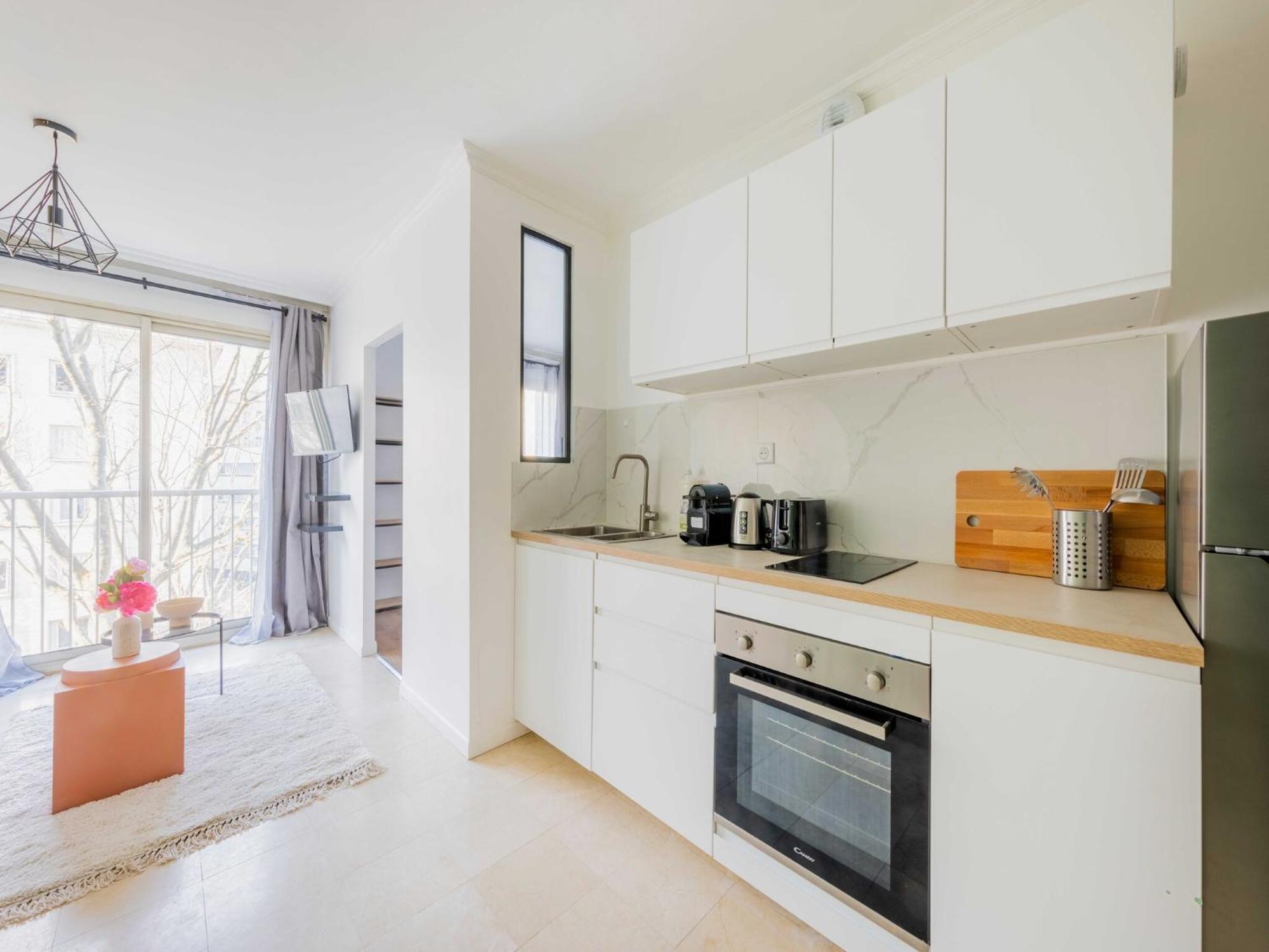 Chic Parisian 1-bedroom In Vibrant 10th Arr - Mobility Lease * Paris