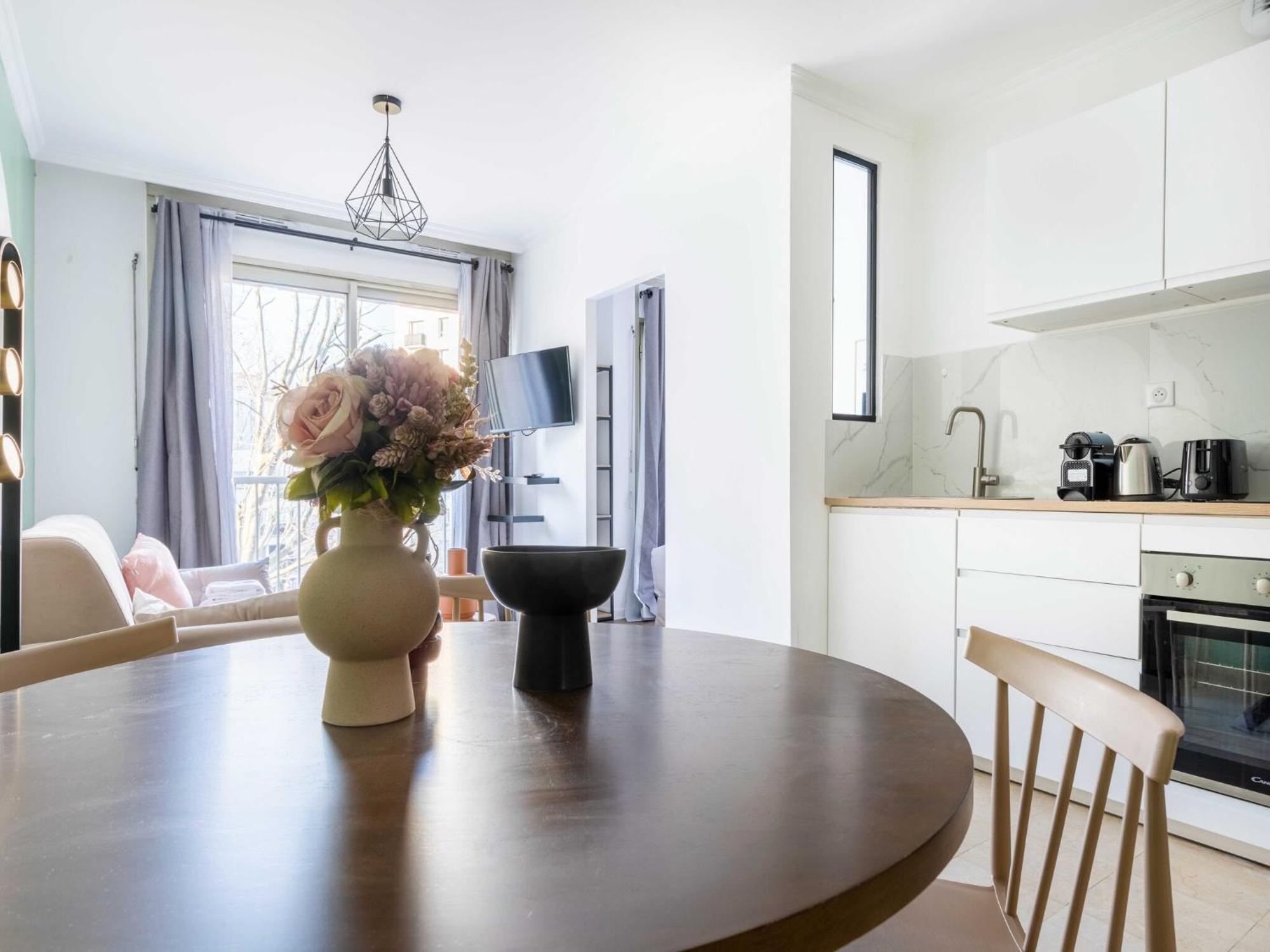 Chic Parisian 1-bedroom In Vibrant 10th Arr - Mobility Lease * Paris