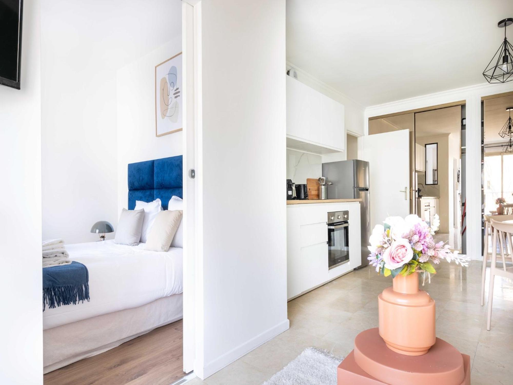 Chic Parisian 1-bedroom In Vibrant 10th Arr - Mobility Lease Apartment *