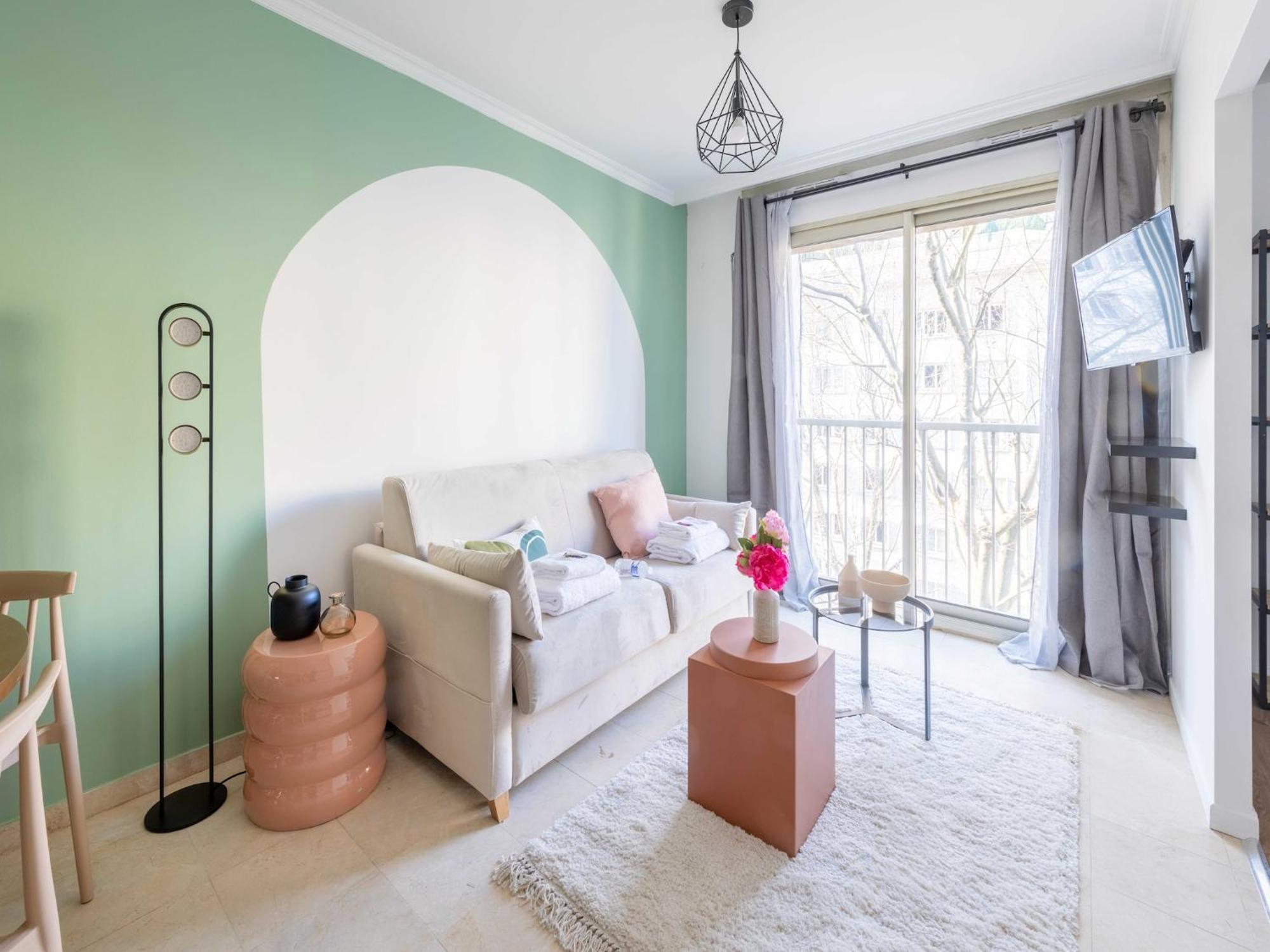 Chic Parisian 1-bedroom In Vibrant 10th Arr - Mobility Lease Paris