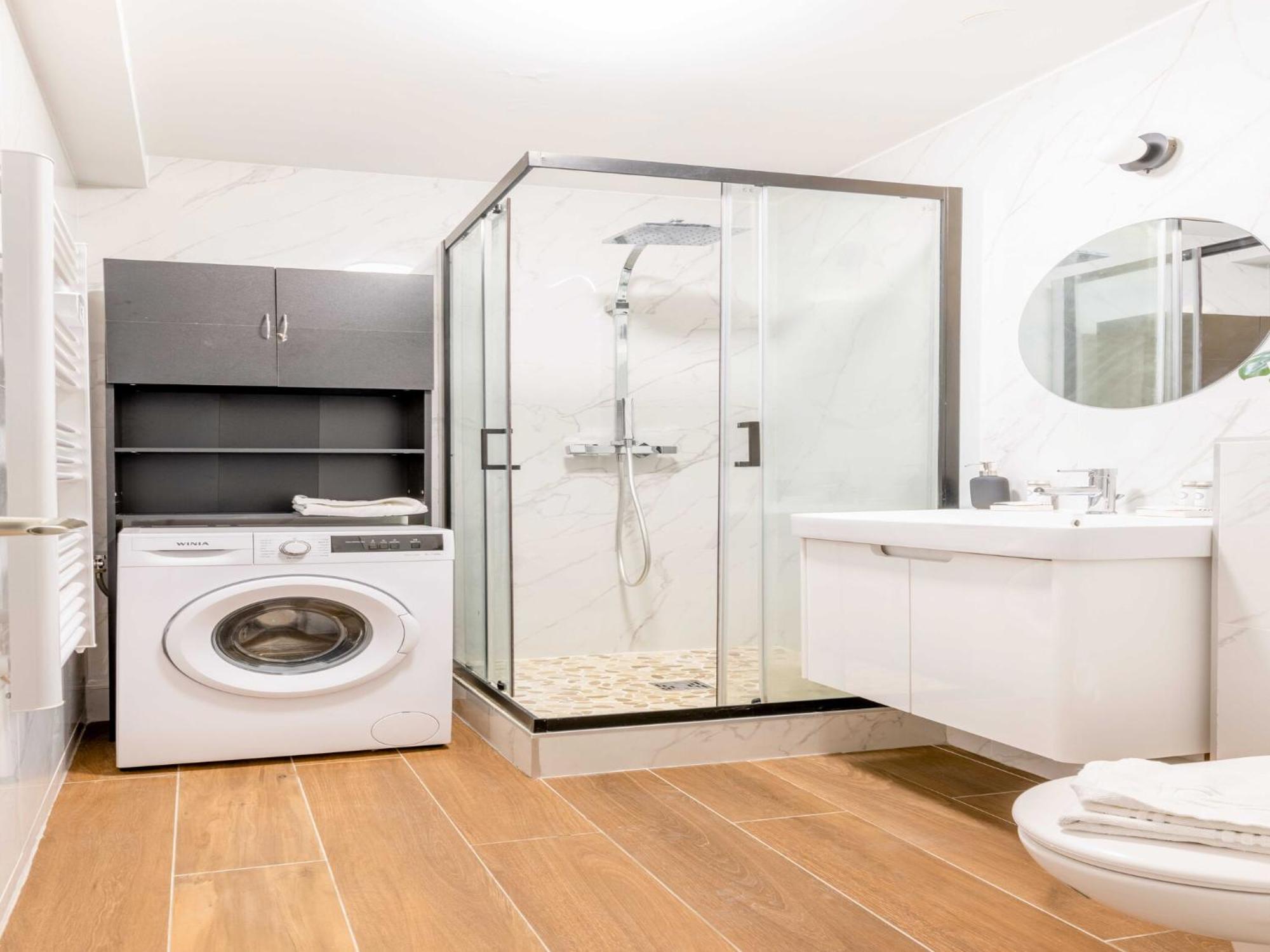 Apartment Chic Parisian 1-bedroom In Vibrant 10th Arr - Mobility Lease