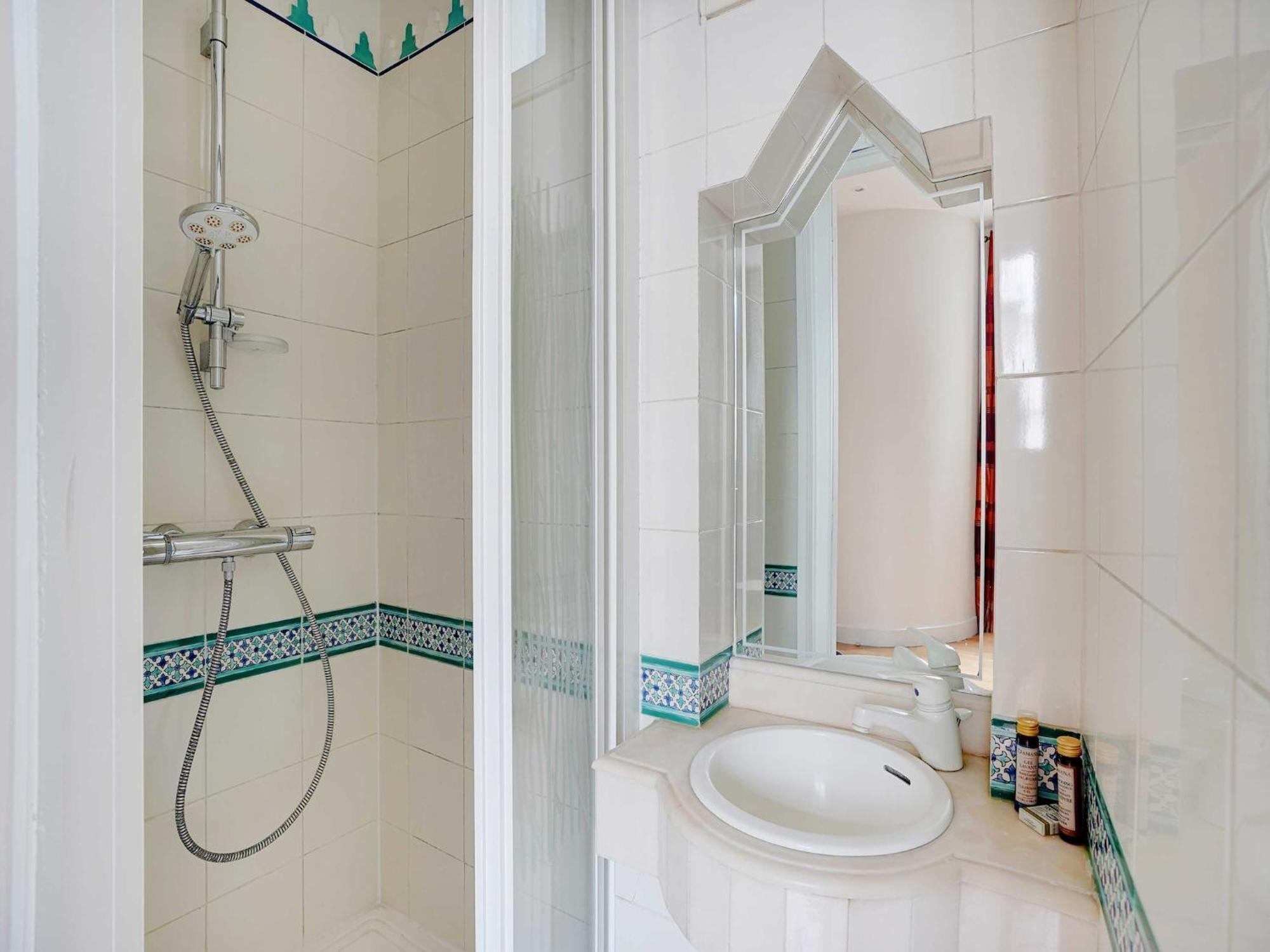 Apartment Splendid Spacious Apartment- Mobility Lease