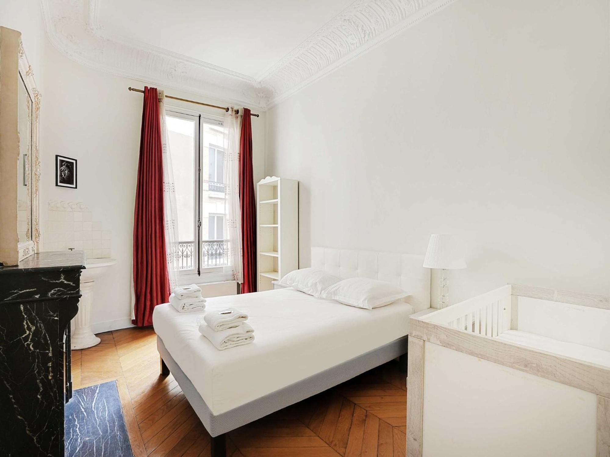 Apartment Splendid Spacious Apartment- Mobility Lease *