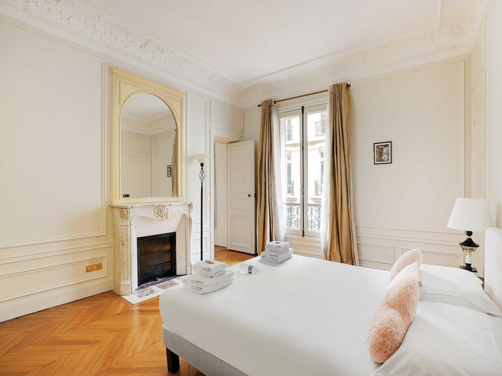 Apartment Splendid Spacious Apartment- Mobility Lease