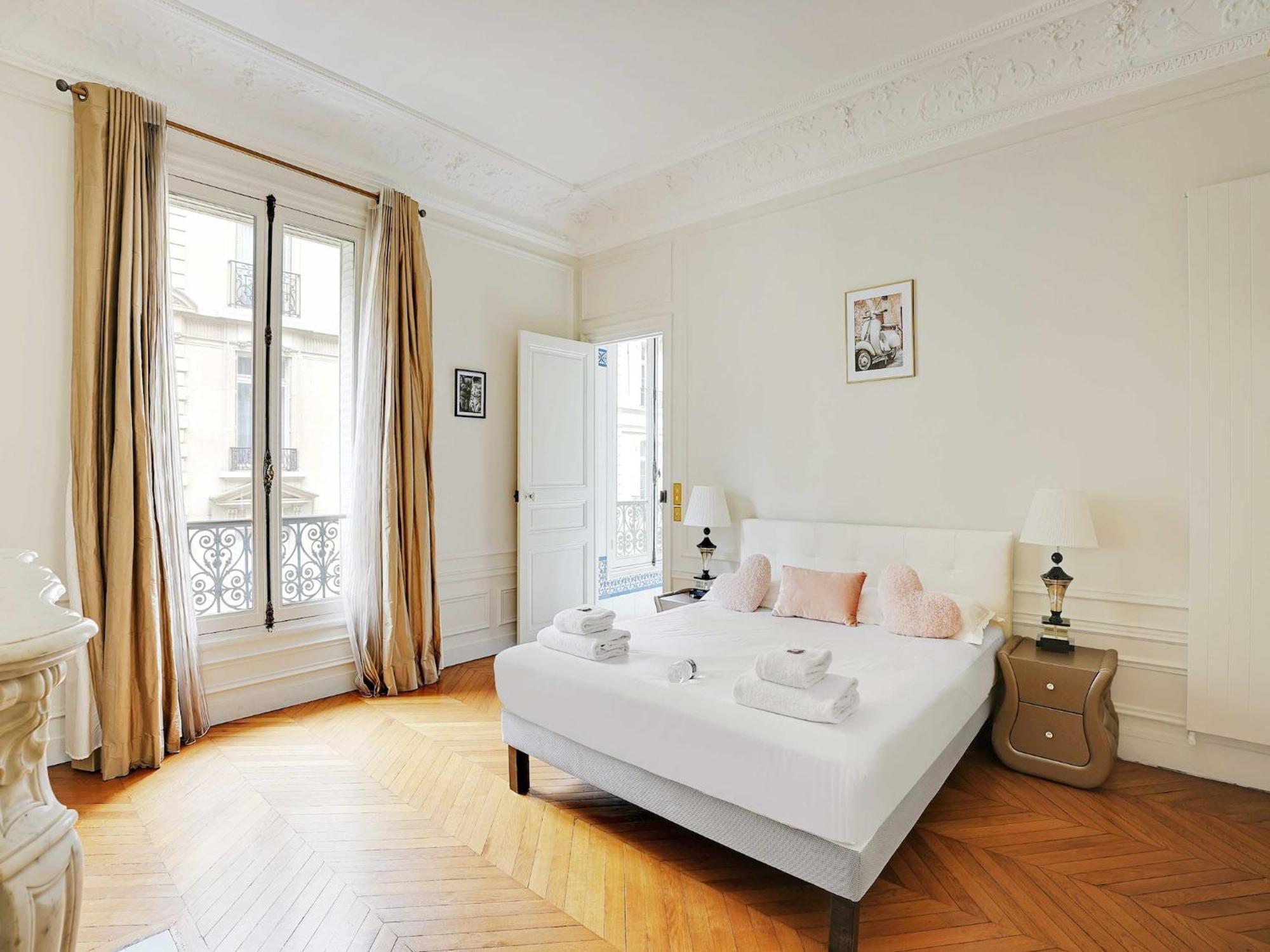 Apartment Splendid Spacious Apartment- Mobility Lease