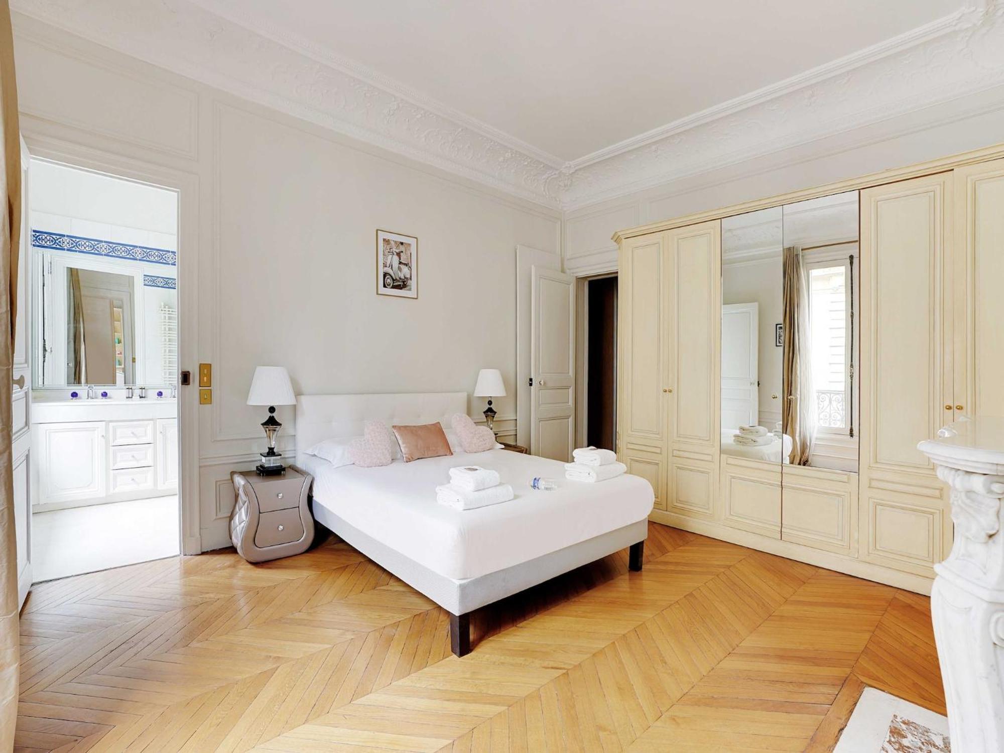 Splendid Spacious Apartment- Mobility Lease Apartment
