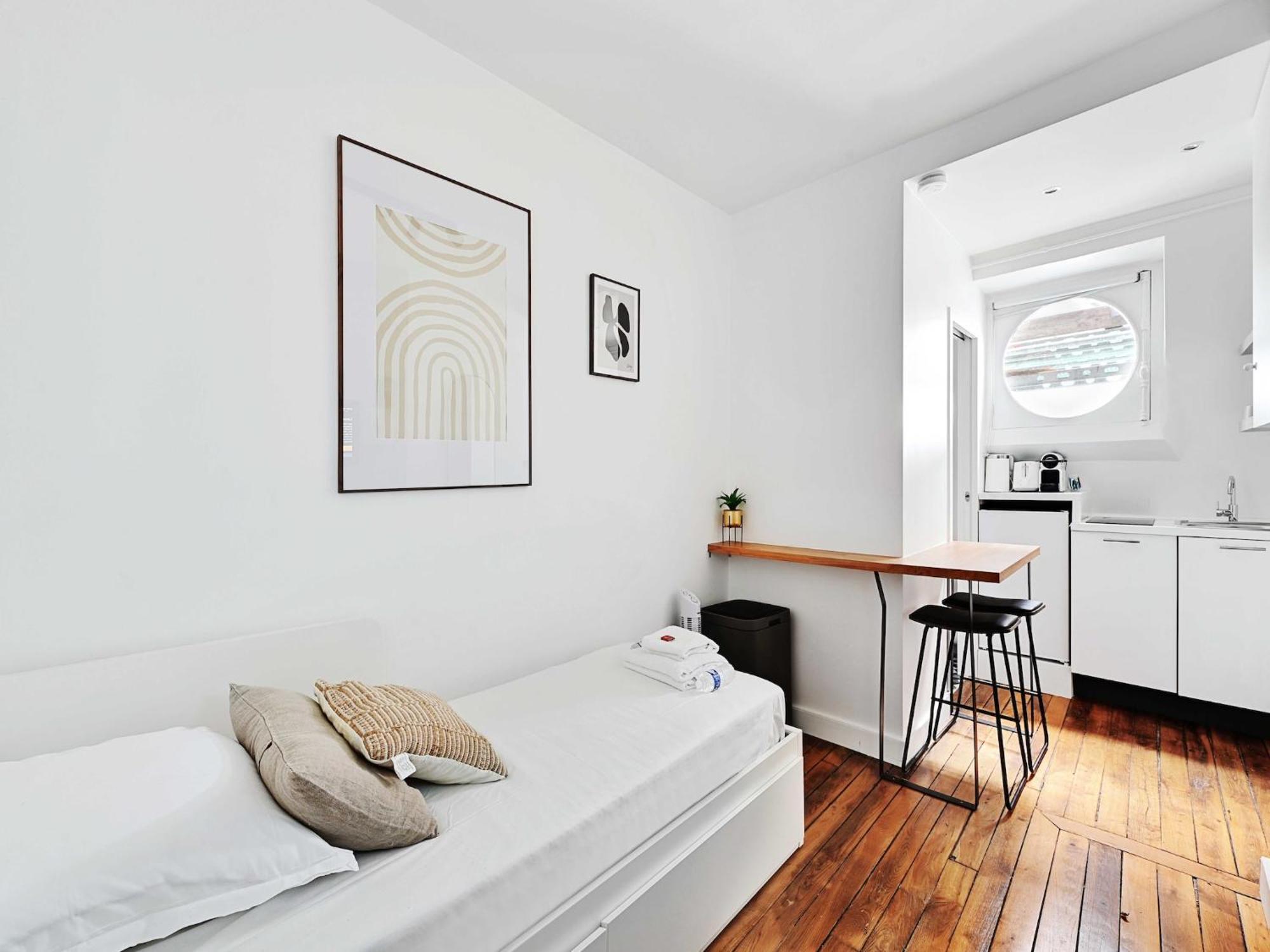 Studette View Of The Eiffel Tower Victor Hugo 2 -bail Mobilite Apartment *