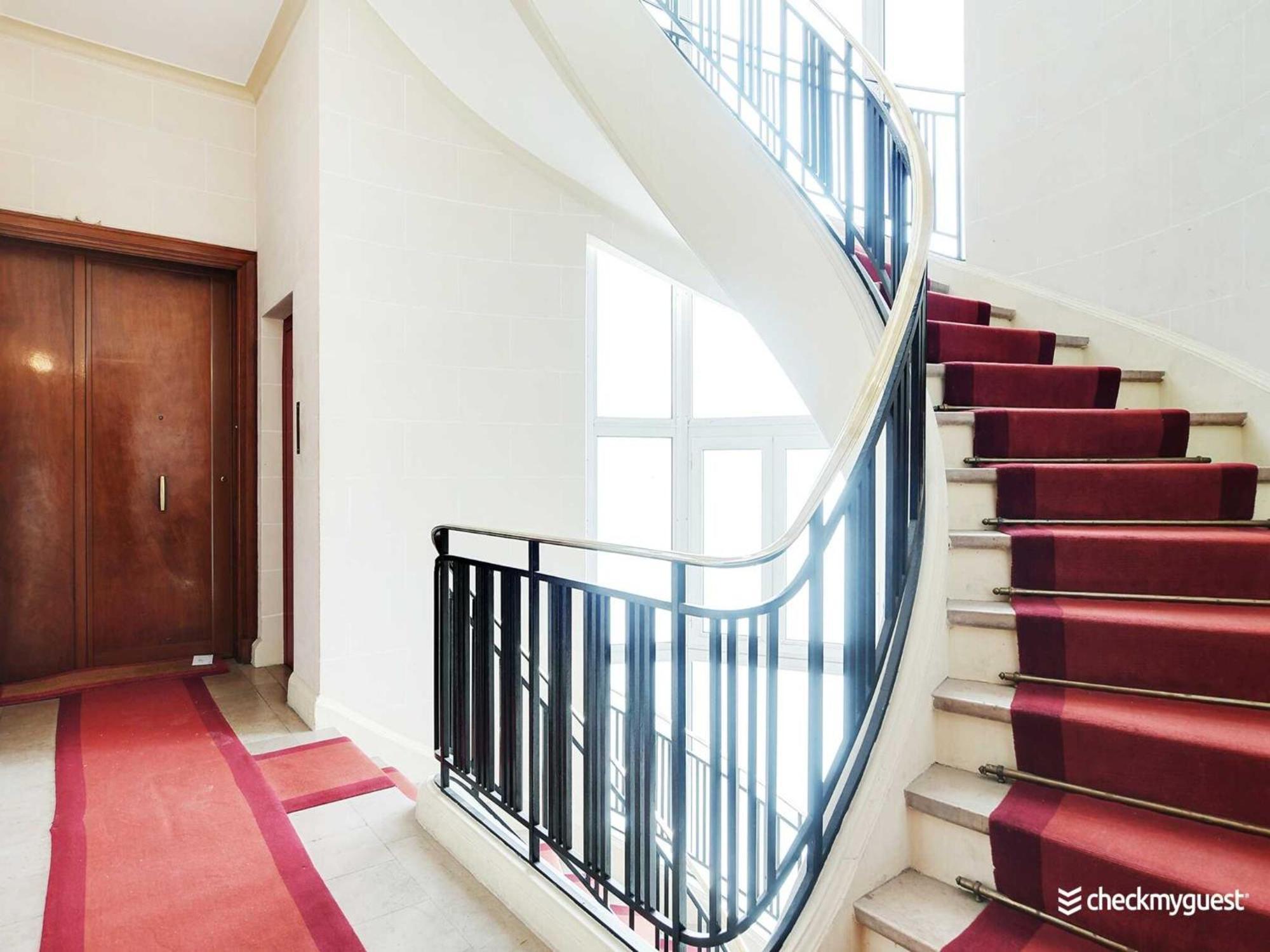 Studette View Of The Eiffel Tower Victor Hugo 2 -bail Mobilite Apartment