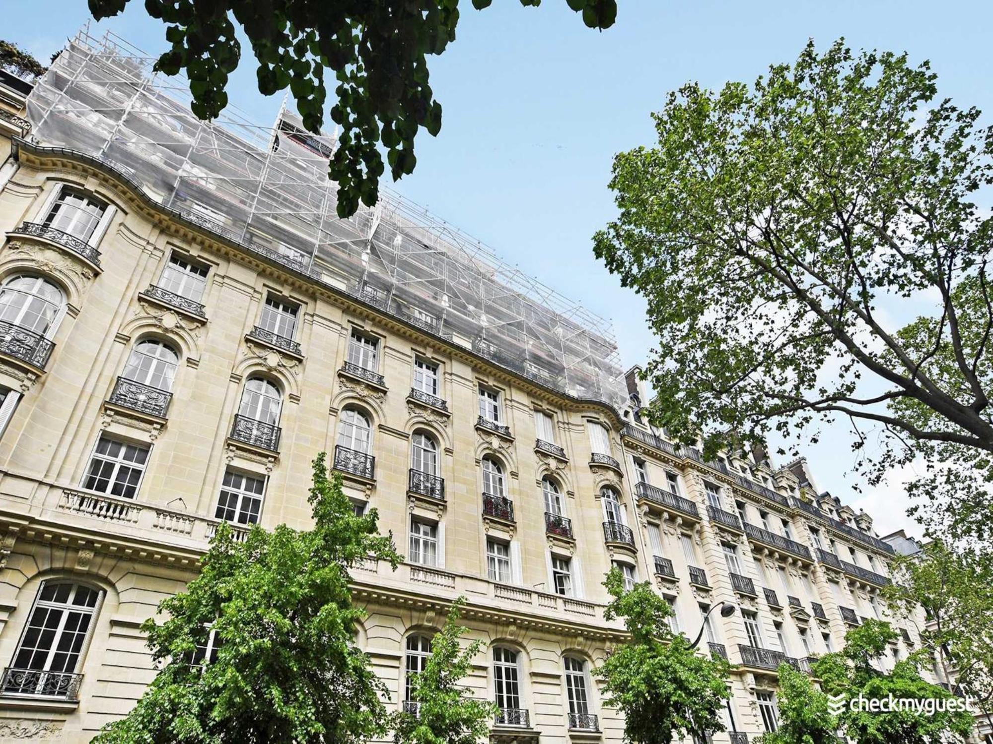 Studette View Of The Eiffel Tower Victor Hugo 2 -bail Mobilite Apartment *